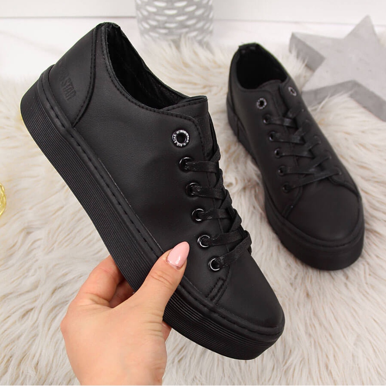 Tênis baixo feminino na plataforma preta Big Star II274098 preto 2
