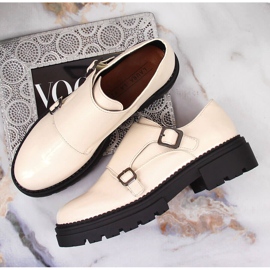 Sapato plataforma lacado bege Laura La.Fi 1