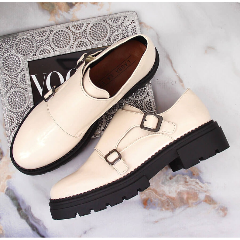 Sapato plataforma lacado bege Laura La.Fi 1