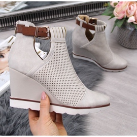 Tênis feminino bege com cunhas a céu aberto Filippo 2