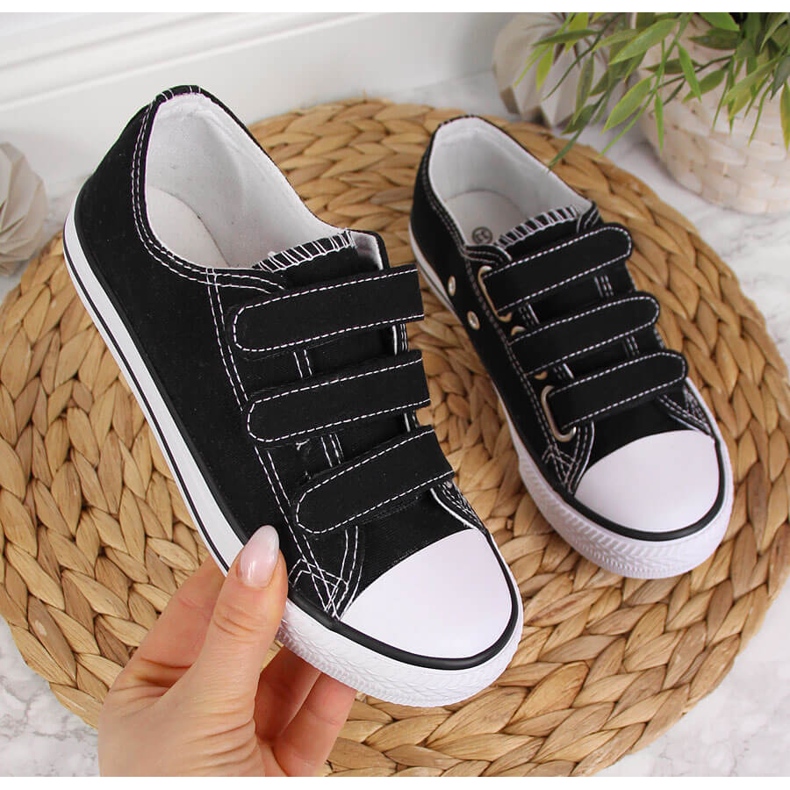 Sapatilhas de cano baixo Atletico para criança pretas com fecho de velcro preto 1 Sapatilhas de cano baixo Atletico para criança pretas com fecho de velcro preto 1