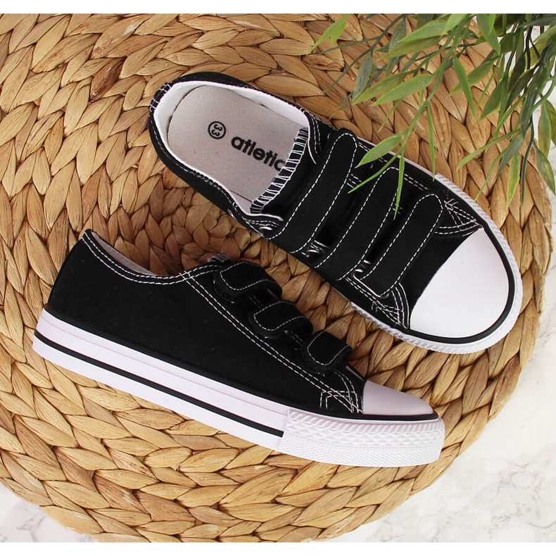 Sapatilhas de cano baixo Atletico para criança pretas com fecho de velcro preto 2 Sapatilhas de cano baixo Atletico para criança pretas com fecho de velcro preto 2