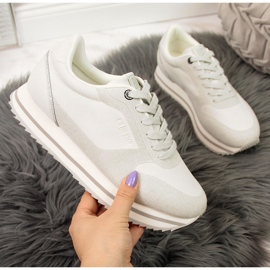 Calçado esportivo feminino na plataforma branca Big Star II274216 branco 2