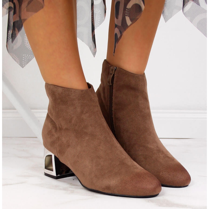 T.Sokolski Botas de mulher castanhas com salto decorativo por T. Sokolski marrom 2