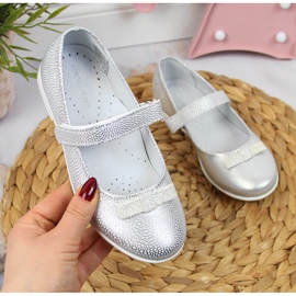 Bailarinas de comunhão com velcro prateado Kornecki 6493 prata 1