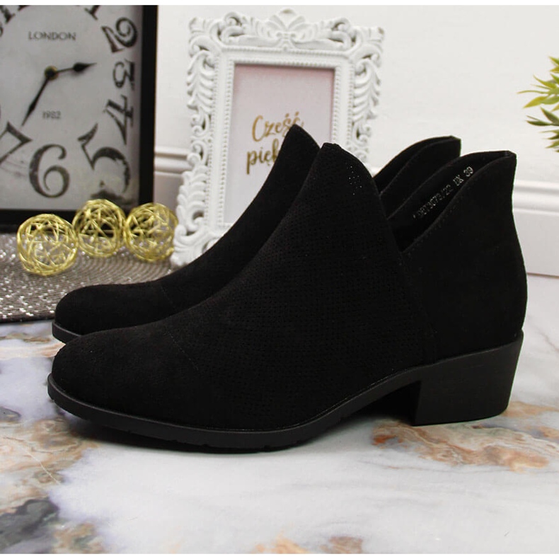 Botas femininas pretas Filippo em um bloco preto 2