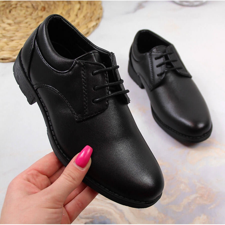 Sapatos pretos formais de menino do American Club 1