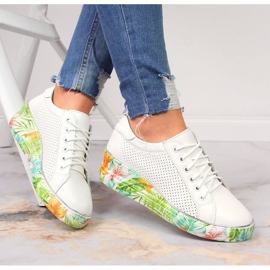 Sapatos de couro feminino em uma cunha Artiker branco 1