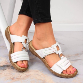 Chinelos de couro branco de mulher com velcro branco Rieker 62886-80 1