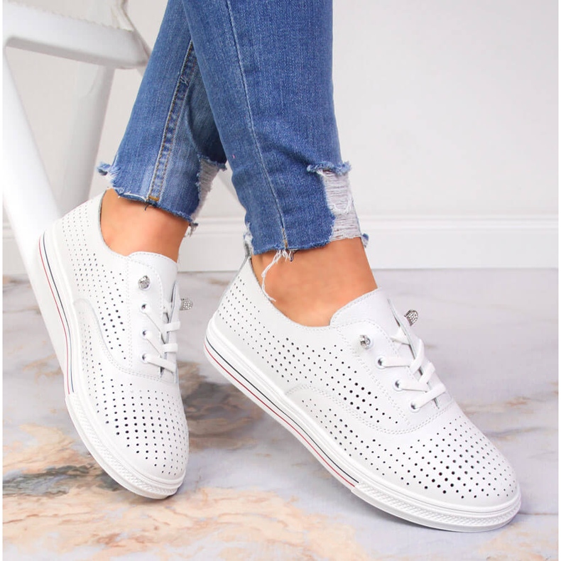 Sapatos femininos de couro vazado branco Vinceza 1