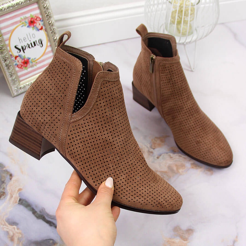 Botas de mulher marrons Vinceza openwork em um bloco castanho 1 Botas de mulher marrons Vinceza openwork em um bloco castanho 1