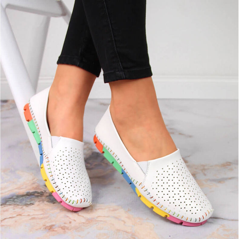 Sapatos femininos confortáveis ​​em couro Artiker branco 1