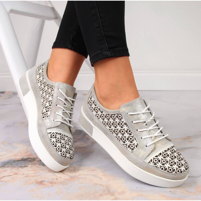 Sapatos femininos de couro vazado dourado Filippo 1