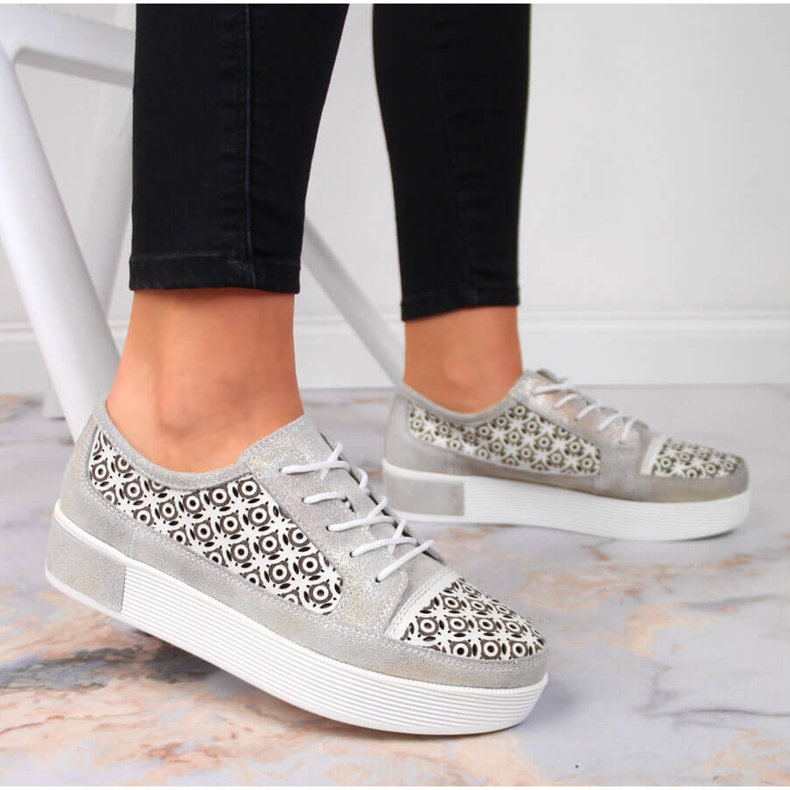 Sapatos femininos de couro vazado dourado Filippo 2