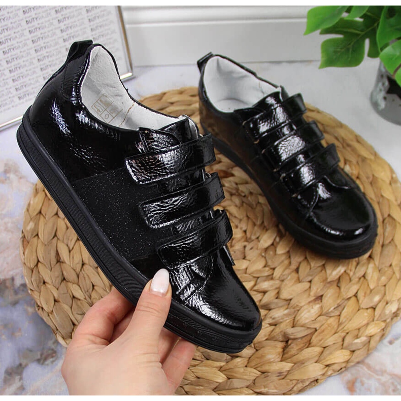 Sapatos de menina, velcro envernizado, preto Kornecki 6286 1