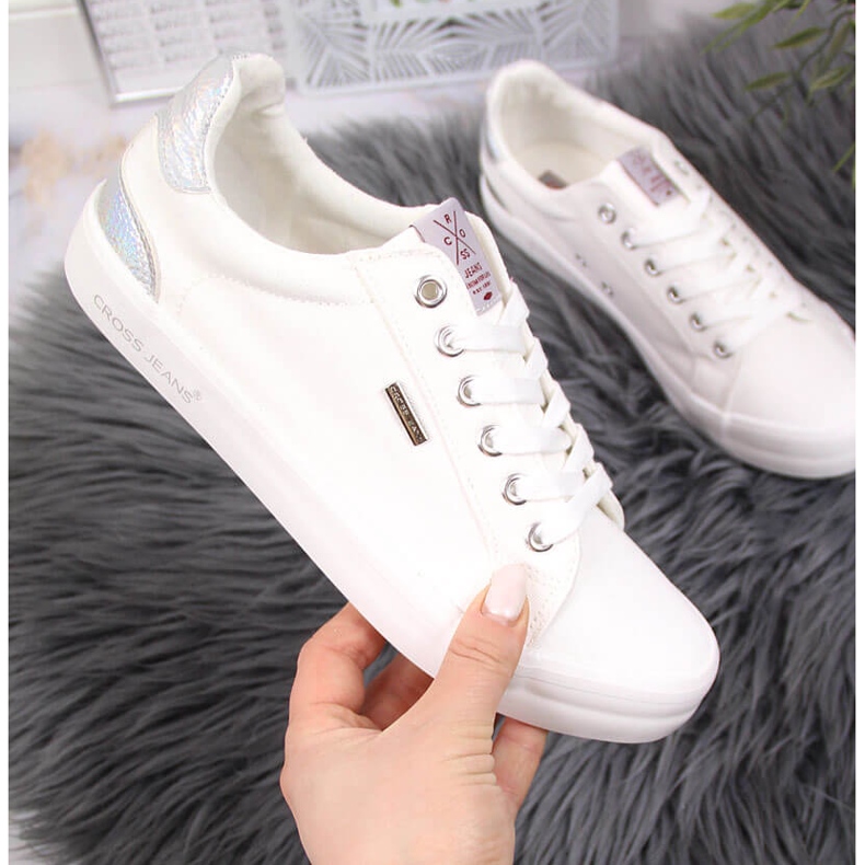 Tênis Cross Jeans JJ2R4038C em tecido branco 1