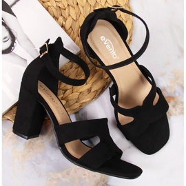 Sandálias femininas pretas eVento no poste preto 2