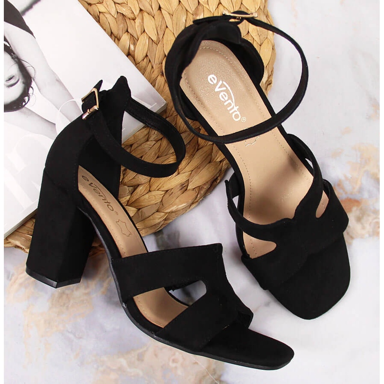 Sandálias femininas pretas eVento no poste preto 2