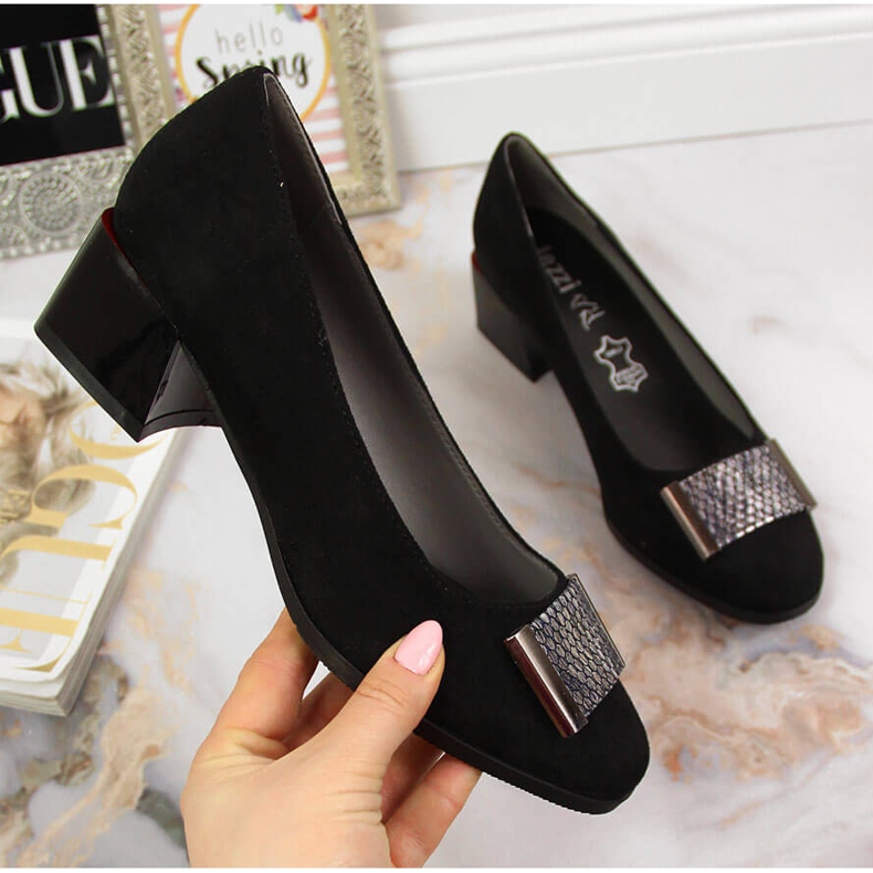 Bombas em um bloco de camurça Jezzi preto 1