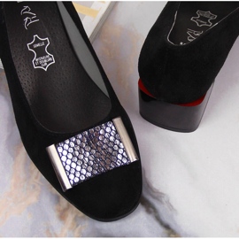 Bombas em um bloco de camurça Jezzi preto 2