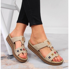 Chinelos de cunha de mulher bege Rieker 62924-60 1