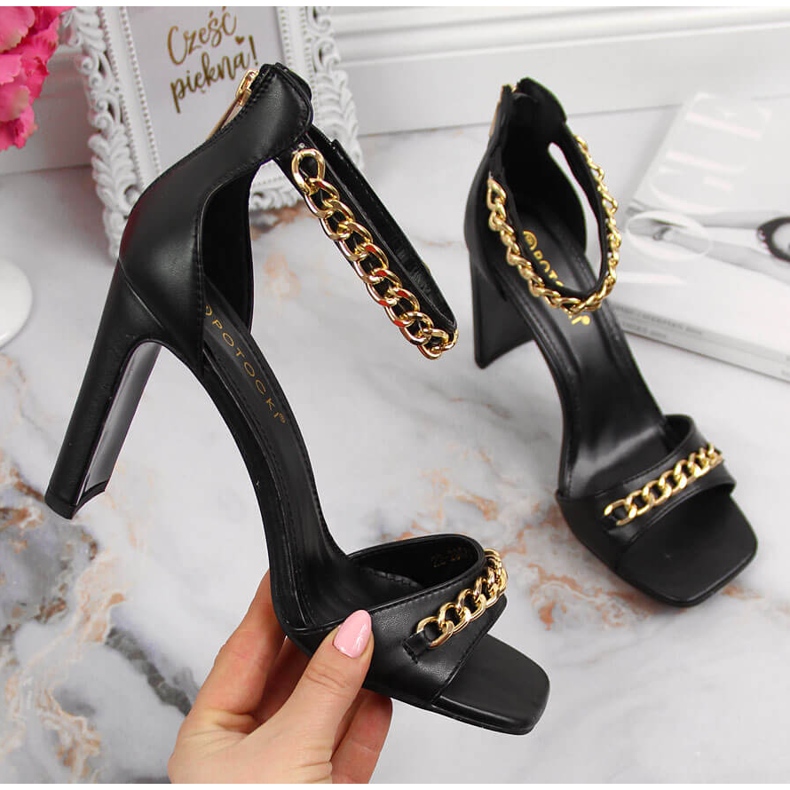 Sandálias femininas Potocki pretas em um poste com uma corrente preto 1