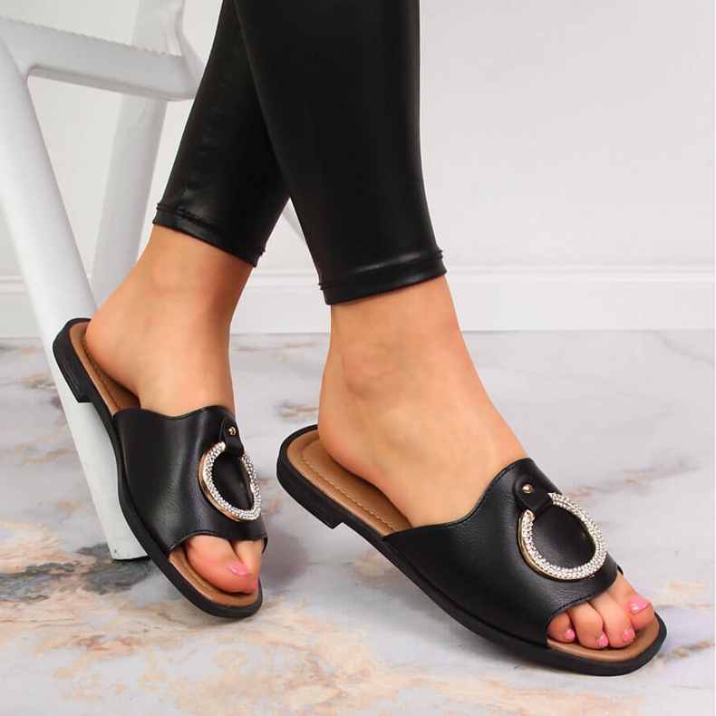 Chinelos pretos de mulher com decoração Potocki 1