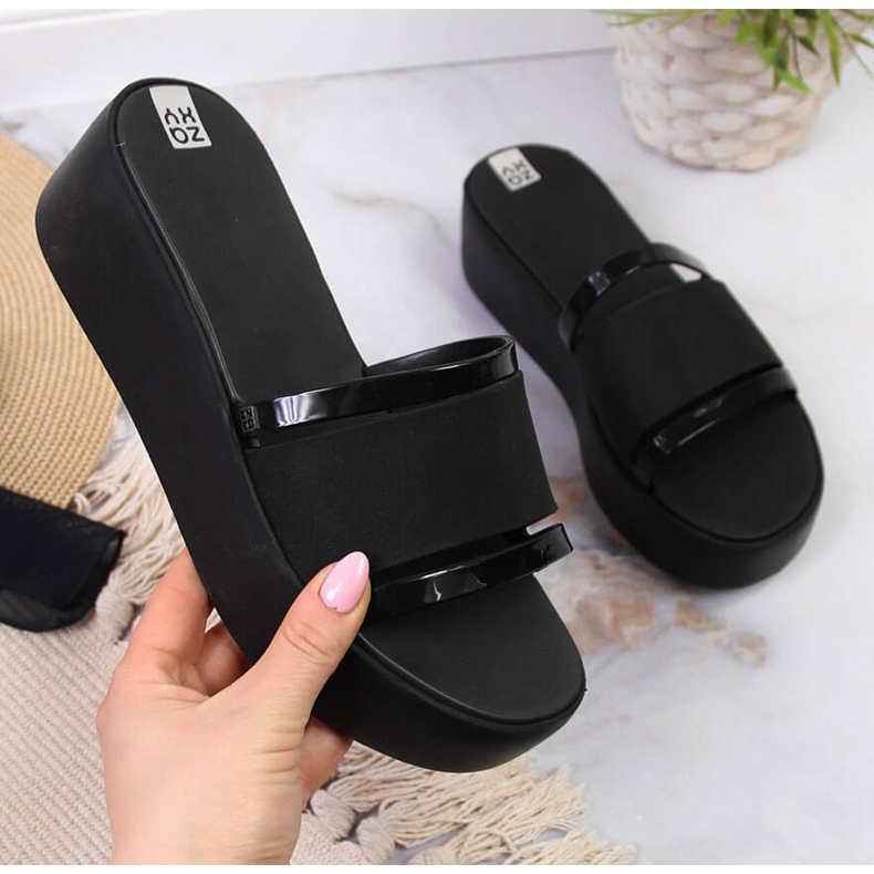 Chinelos de borracha para mulheres pretas na plataforma Zaxy HH285197 preto 1