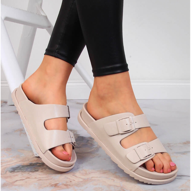 S.Barski Chinelos femininos de borracha com fivelas bege S. Barski 1