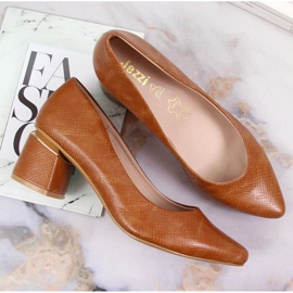 Bombas em um poste marrom decorativo por Jezzi castanho 1