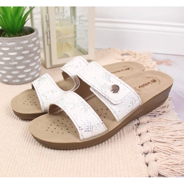 Chinelos de mulher Inblu Velcro brancos 2