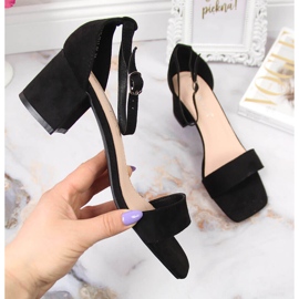 Sandálias femininas Vinceza pretas no poste preto 1