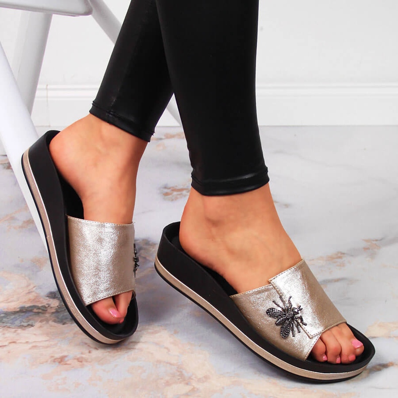 Chinelos femininos de cunha dourada com laço Vinceza dourado 1