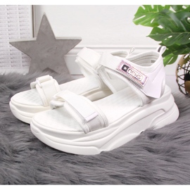 News Sandálias brancas femininas na plataforma esportiva NOTÍCIAS branco 2