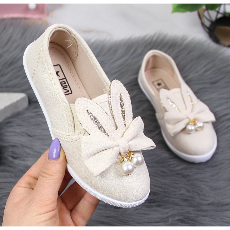 News Ténis de menina bege com orelhas NOTÍCIAS 1