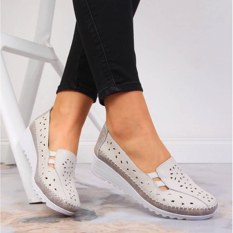 Sapatos de couro feminino confortáveis, bege T.Sokolski 2