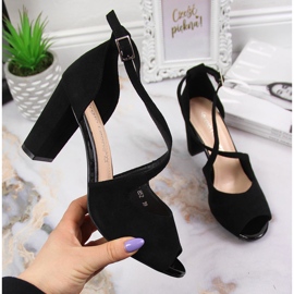 Sandálias femininas no poste preto por Sergio Leone 2