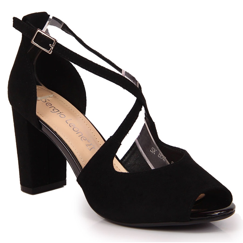 Sandálias femininas no poste preto por Sergio Leone 1