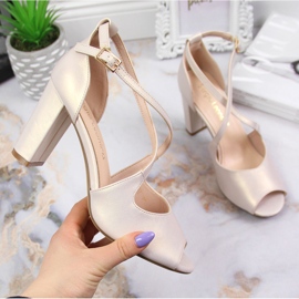 Sandálias femininas em um poste bege perolado Sergio Leone 2