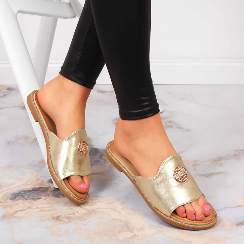 Chinelos dourados femininos com decoração Filippo 1