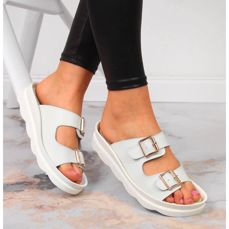 Chinelos de couro feminino com fivelas branco Filippo 1