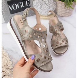 Sandálias de cunha de mulher Jezzi dourado 1