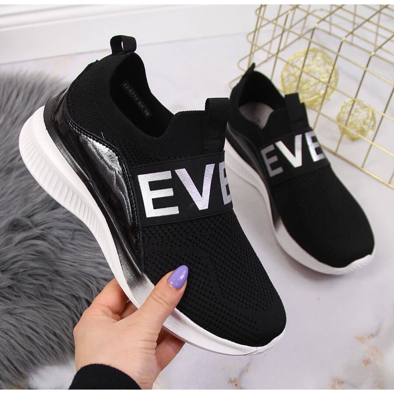 Sapatos esportivos femininos deslizam no preto Vinceza 1