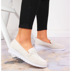 Mocassim feminino de couro com corrente Artiker creme bege 2