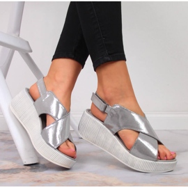 Sandálias femininas de couro com cunha prateada Dolce Pietro prata 1