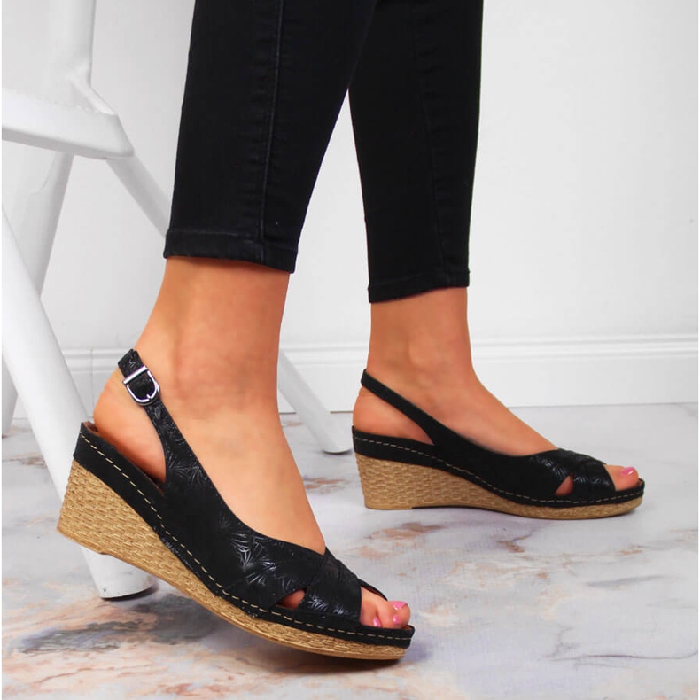 Sandálias femininas de couro com cunha preta Dolce Pietro preto 2