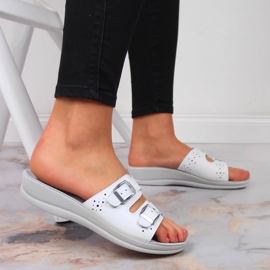 Chinelos higiênicos Inblu brancos de mulher 2