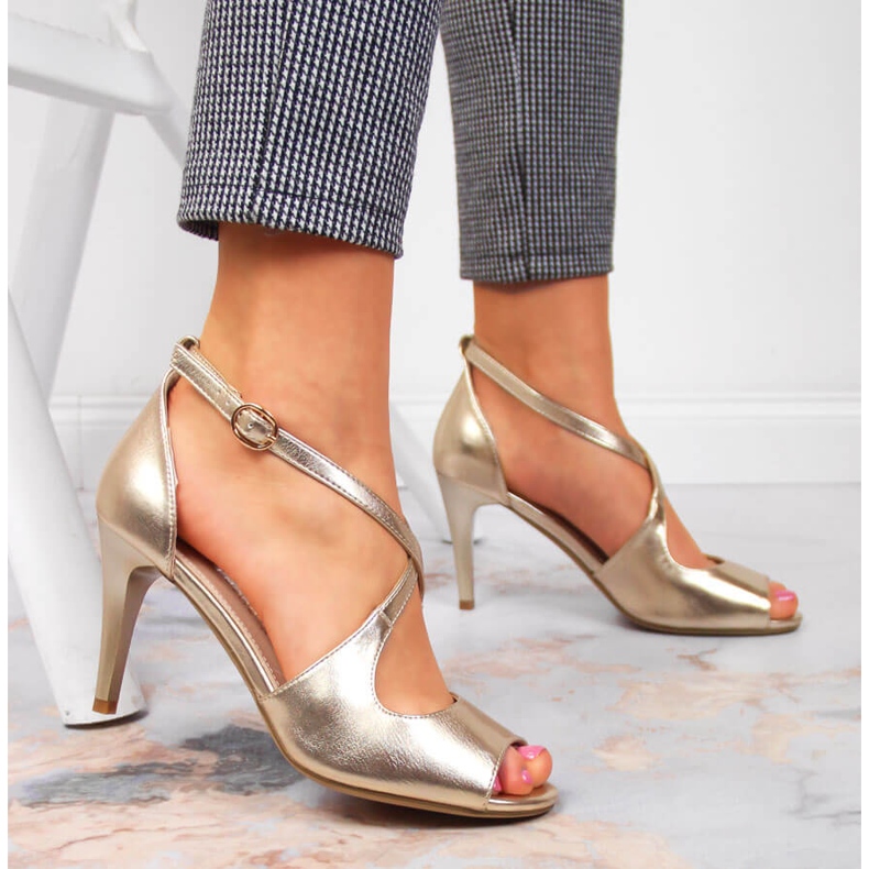 Sandálias femininas de salto alto dourado Sergio Leone 2