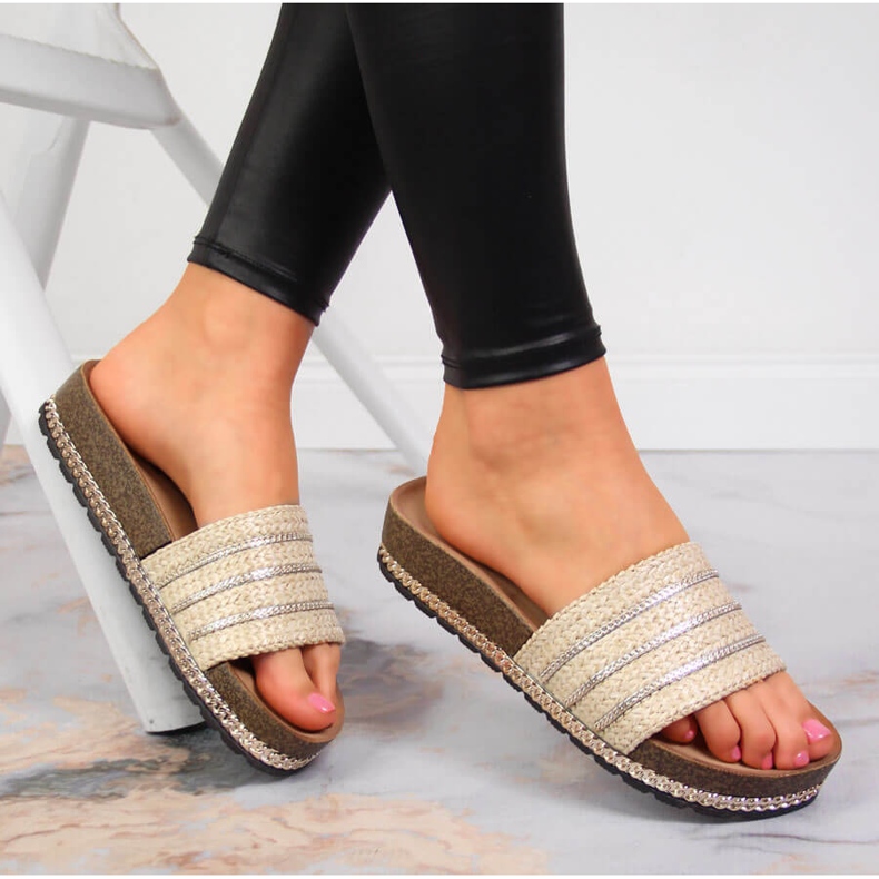 S.Barski Chinelos femininos bege em uma plataforma por S. Bararski 1