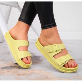 S.Barski Chinelos de borracha de mulher amarelos com fivelas amarelas S. Barski 1 S.Barski Chinelos de borracha de mulher amarelos com fivelas amarelas S. Barski 1